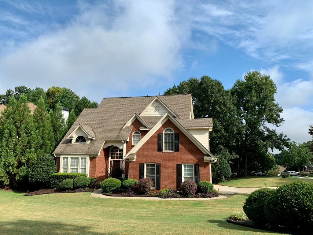 a picture of a nice home with beautiful roofing solutions in minnesota